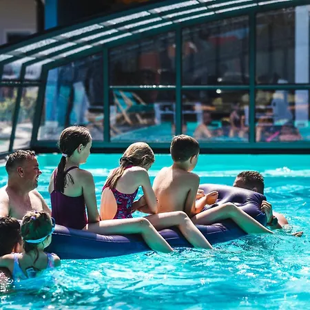 Сasa de vacaciones Holiday Home New 5 With Communal Pool By Interhome *